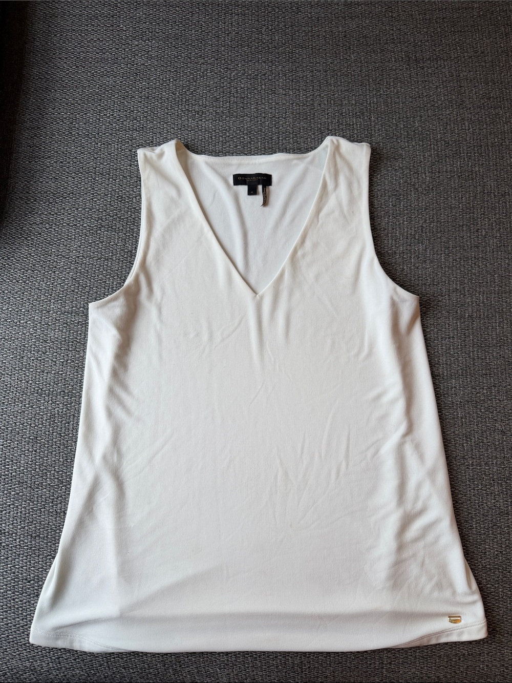 Donna Karan White V-Neck Sleeveless Tank Top